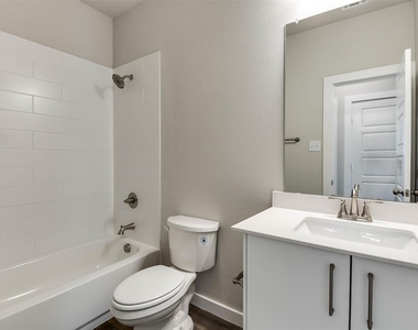 653 Blackland Drive - Photo Thumbnail 8