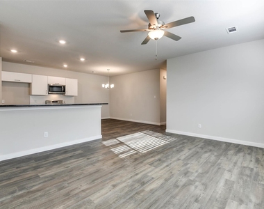 653 Blackland Drive - Photo Thumbnail 1