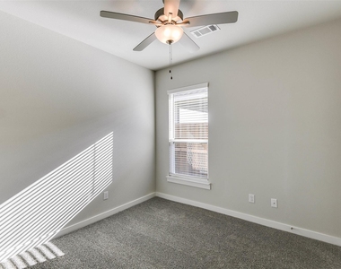 653 Blackland Drive - Photo Thumbnail 10