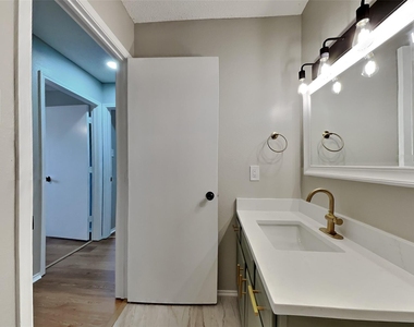 912 Blue Ridge Drive - Photo Thumbnail 13