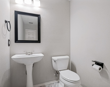 1012 Valera Road - Photo Thumbnail 13