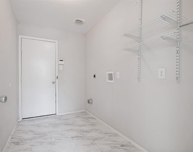 1012 Valera Road - Photo Thumbnail 12