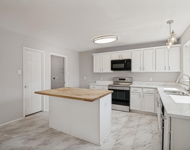 1012 Valera Road - Photo Thumbnail 7