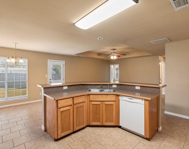 2210 Kaitlyn Circle - Photo Thumbnail 4