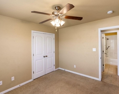 2210 Kaitlyn Circle - Photo Thumbnail 15