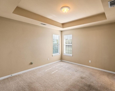 2210 Kaitlyn Circle - Photo Thumbnail 9