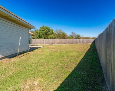 2210 Kaitlyn Circle - Photo Thumbnail 20