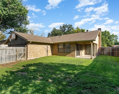 2311 Lawnmeadow Drive - Photo Thumbnail 14