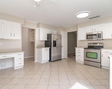 2311 Lawnmeadow Drive - Photo Thumbnail 4