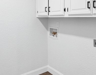 2409 Castle Street - Photo Thumbnail 9