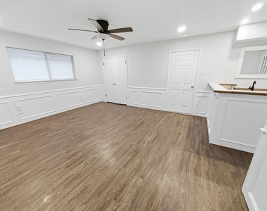 2409 Castle Street - Photo Thumbnail 12