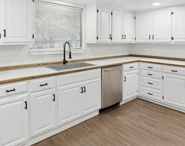 2409 Castle Street - Photo Thumbnail 6