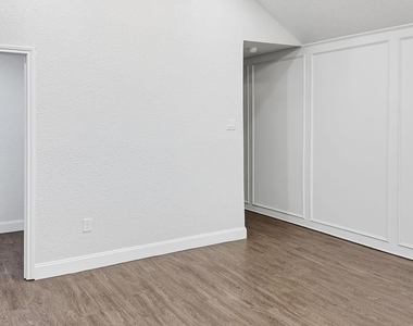 2409 Castle Street - Photo Thumbnail 8
