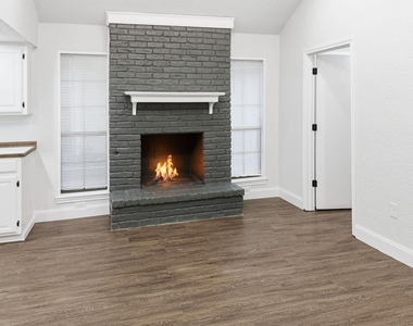 2409 Castle Street - Photo Thumbnail 10