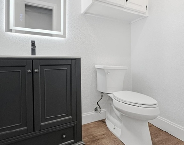 2409 Castle Street - Photo Thumbnail 11