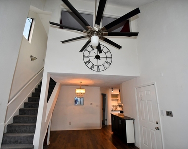 3121 Sondra Drive - Photo Thumbnail 2