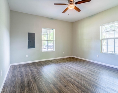 1457 W Austin Street - Photo Thumbnail 11
