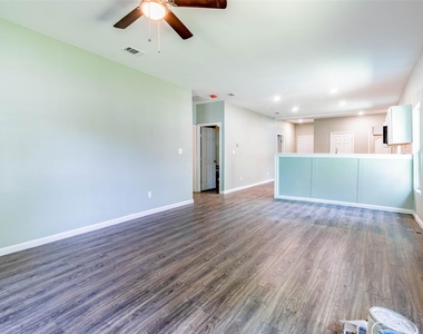 1457 W Austin Street - Photo Thumbnail 4