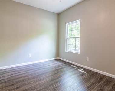 1457 W Austin Street - Photo Thumbnail 7