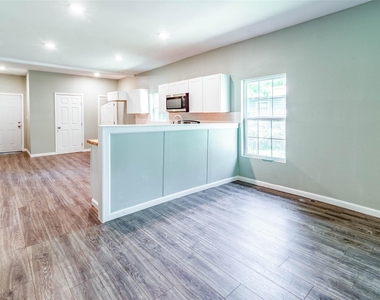 1457 W Austin Street - Photo Thumbnail 6