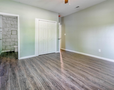 1457 W Austin Street - Photo Thumbnail 8
