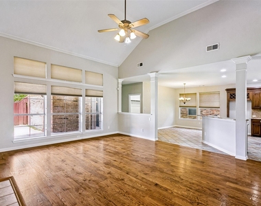 2208 Scenic Drive - Photo Thumbnail 7