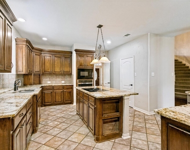 2208 Scenic Drive - Photo Thumbnail 12