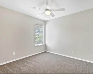 3803 Farmington Drive - Photo Thumbnail 10