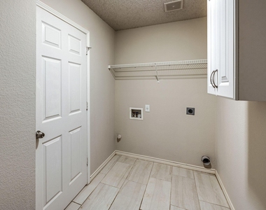 1561 Knottingham Drive - Photo Thumbnail 25