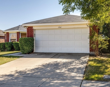 1561 Knottingham Drive - Photo Thumbnail 2