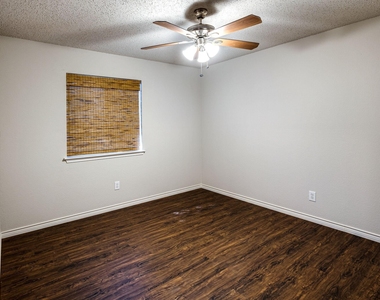 1561 Knottingham Drive - Photo Thumbnail 23