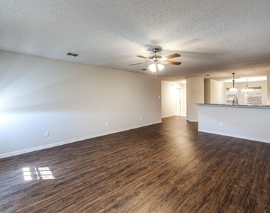 1561 Knottingham Drive - Photo Thumbnail 7
