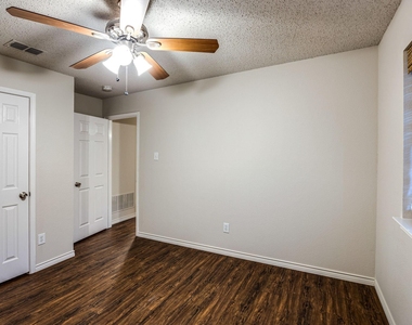 1561 Knottingham Drive - Photo Thumbnail 24