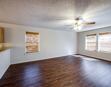 1561 Knottingham Drive - Photo Thumbnail 5