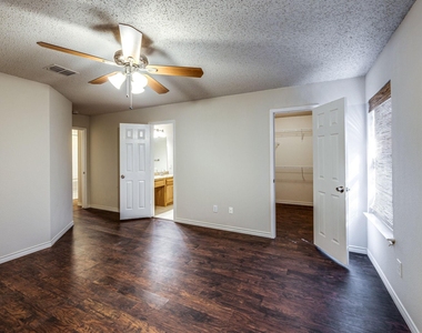 1561 Knottingham Drive - Photo Thumbnail 17