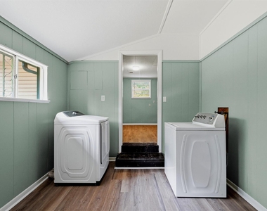920 S Lee Avenue - Photo Thumbnail 16