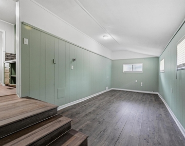 920 S Lee Avenue - Photo Thumbnail 13