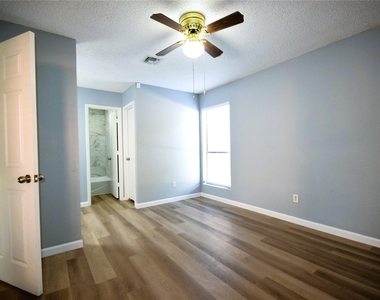 115 W Timberview Lane - Photo Thumbnail 5
