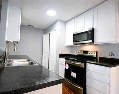 115 W Timberview Lane - Photo Thumbnail 4