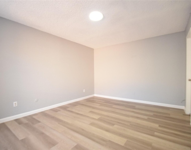 115 W Timberview Lane - Photo Thumbnail 8