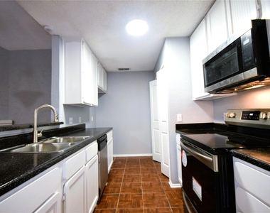 115 W Timberview Lane - Photo Thumbnail 3