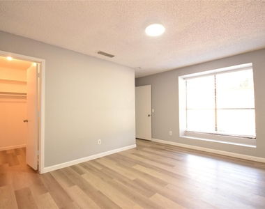 115 W Timberview Lane - Photo Thumbnail 9