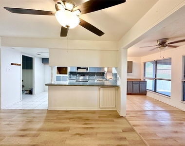807 Fondren Drive - Photo Thumbnail 4
