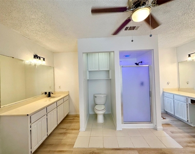 807 Fondren Drive - Photo Thumbnail 9