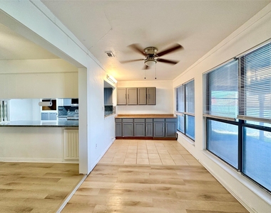 807 Fondren Drive - Photo Thumbnail 3