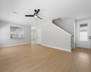1101 Butler Avenue - Photo Thumbnail 2