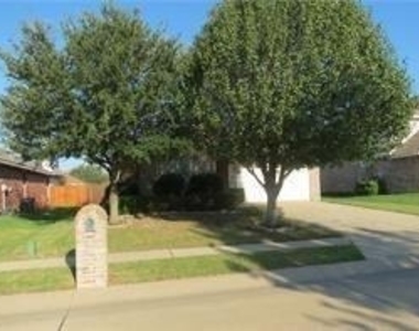 483 Forest Lane - Photo Thumbnail 2