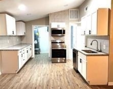 142 Andrea Street - Photo Thumbnail 6
