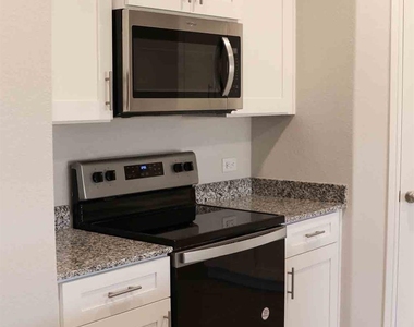 807 Wolf Creek Drive - Photo Thumbnail 3