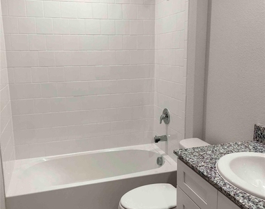 807 Wolf Creek Drive - Photo Thumbnail 9